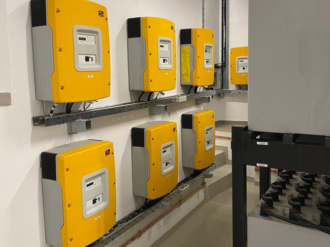 Solar Inverters with Redundancy